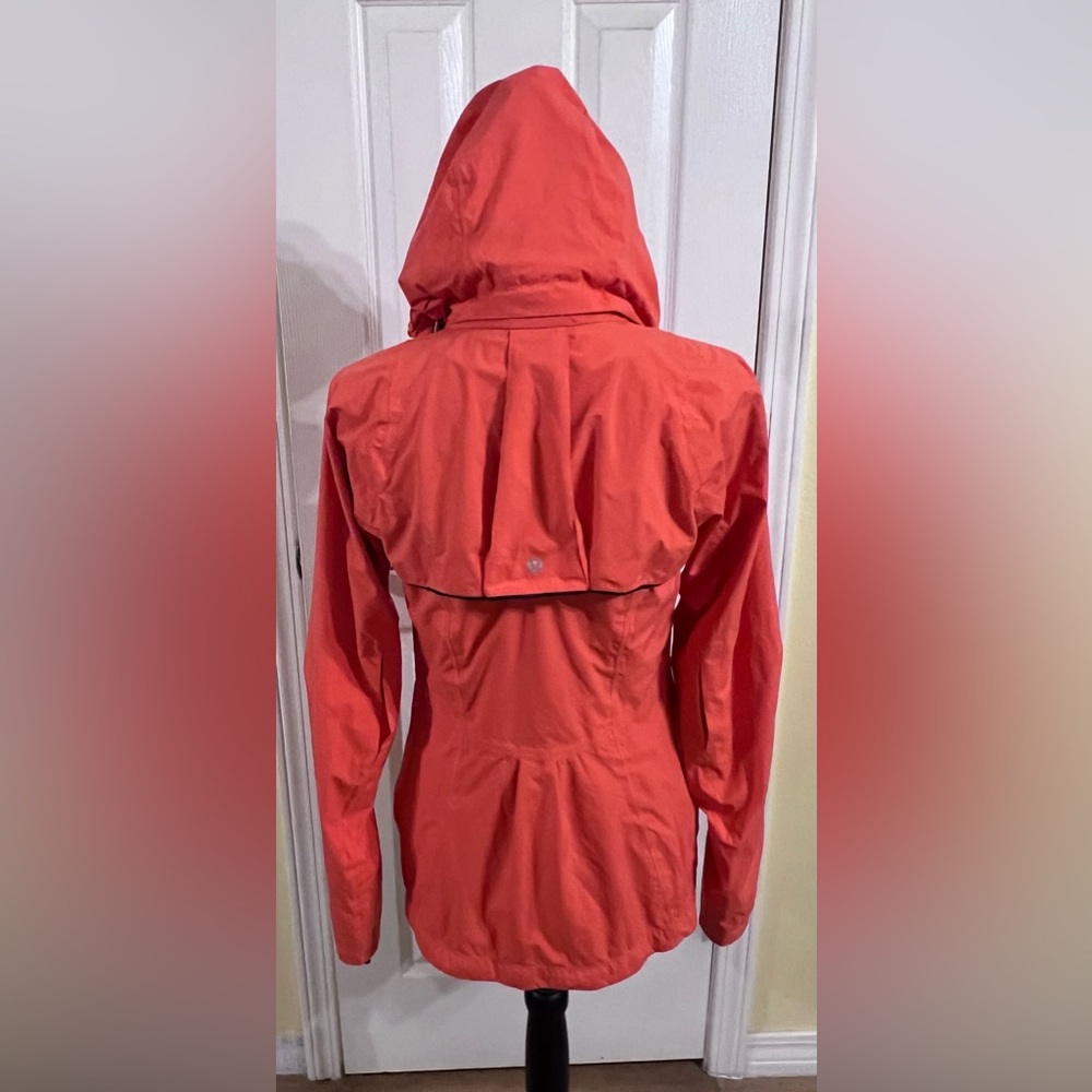 RARE Lululemon Run: In The Rain Jacket - Picture 8 of 16